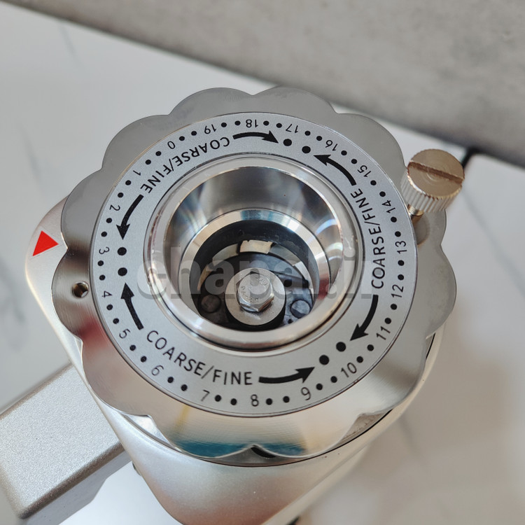 آسیاب قهوه CG 3019 لواک رنگ سیلور همراه با اسکیل (ترازو)